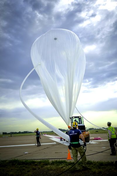 The World View team fills the high-altitude balloon_BLOG
