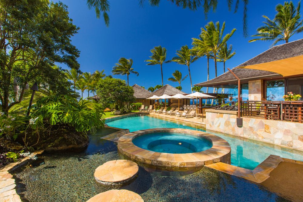 25 Resort Style Pool & Hot Tub_BLOG